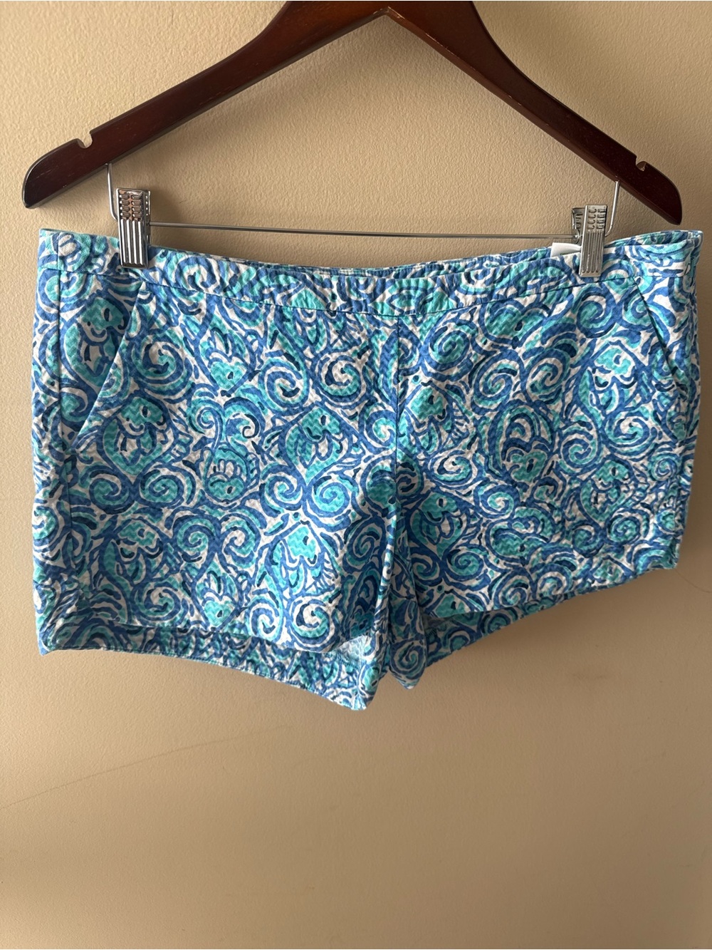 Lilly Pulitzer Adie Shorts blue fish print size 10
